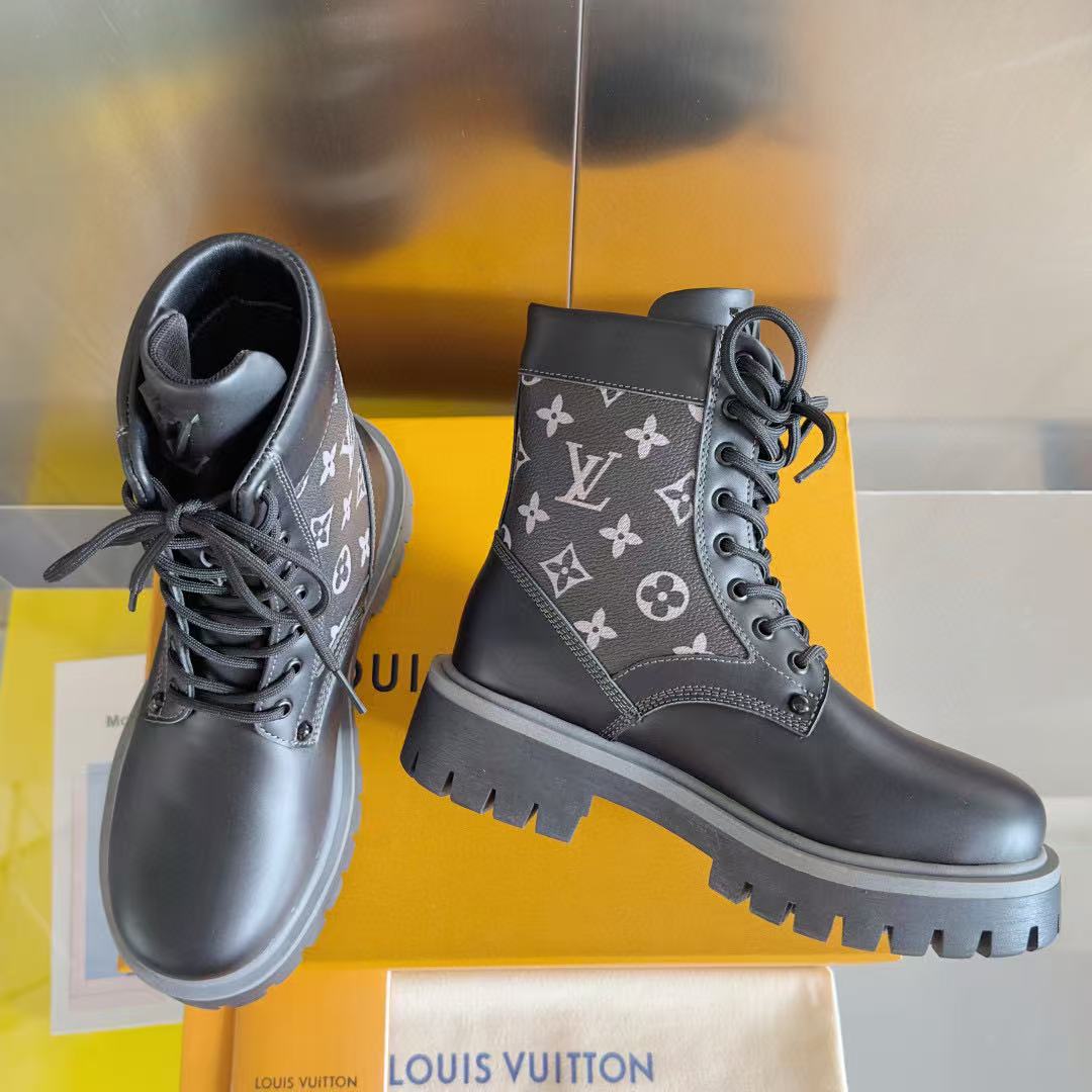 LVの高品質プリントレースアップマーティンブーツ【50％割引+送料無料】