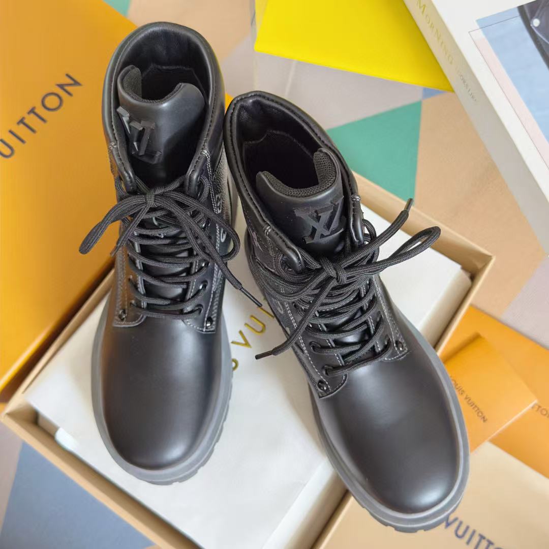 LVの高品質プリントレースアップマーティンブーツ【50％割引+送料無料】