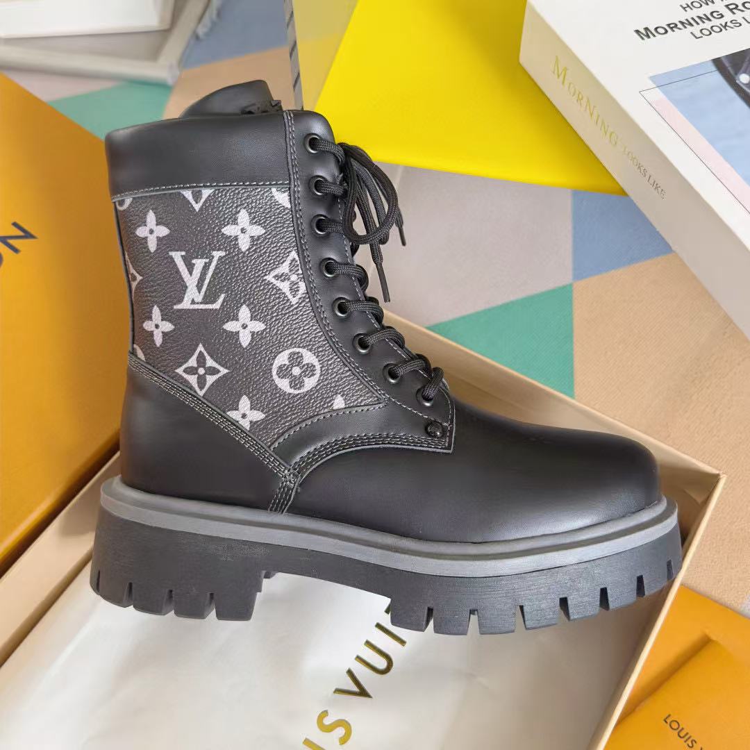 LVの高品質プリントレースアップマーティンブーツ【50％割引+送料無料】