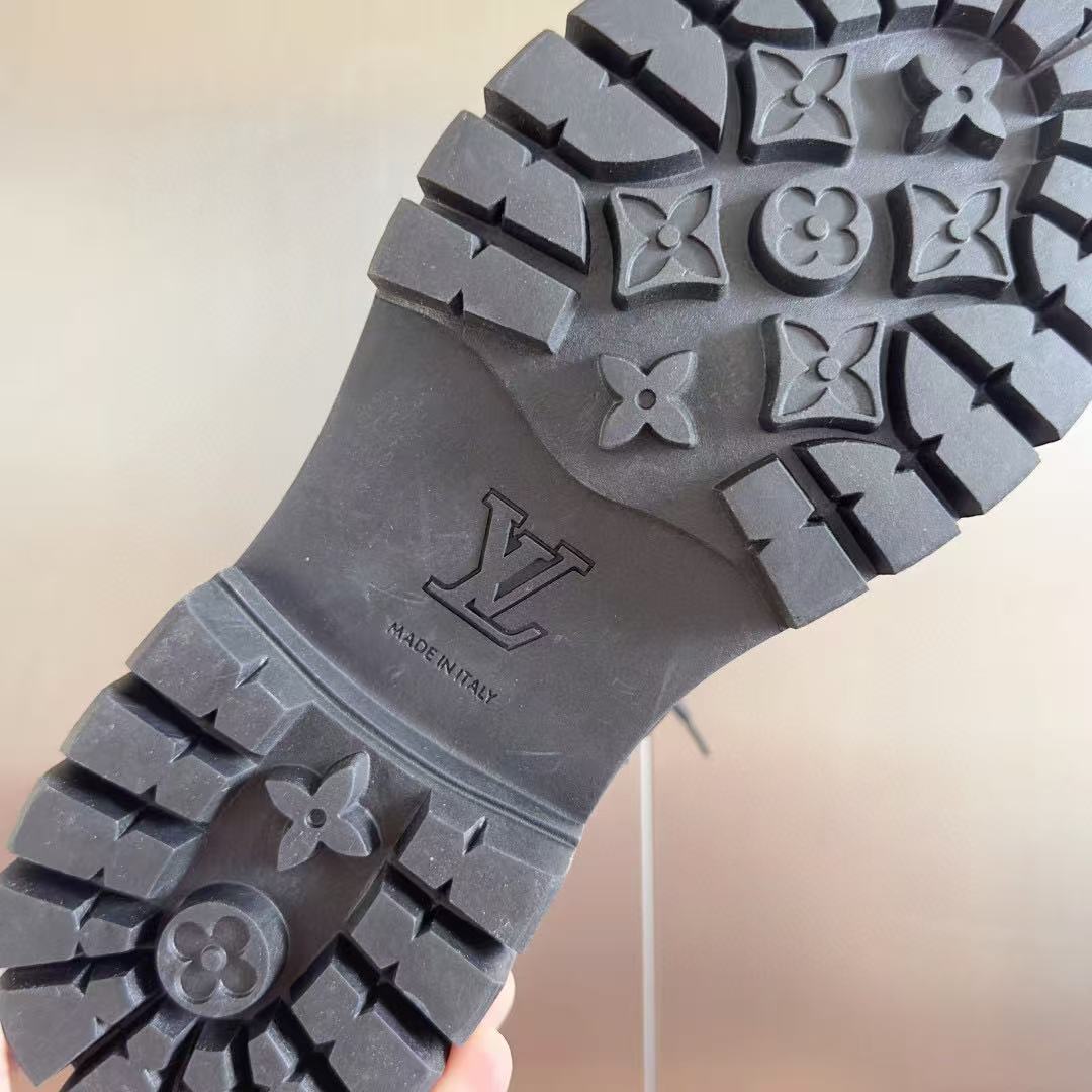 LVの高品質プリントレースアップマーティンブーツ【50％割引+送料無料】