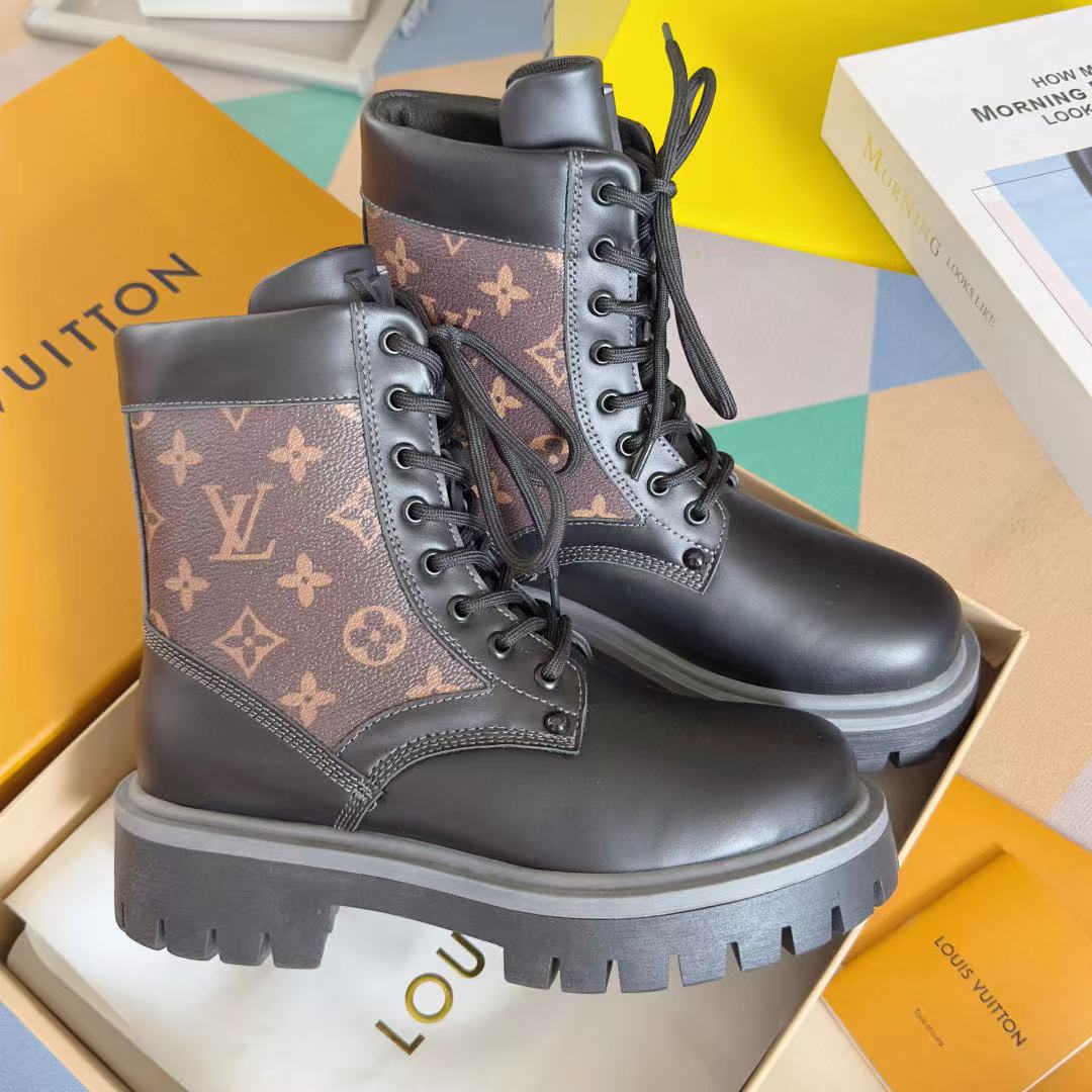 LVの高品質プリントレースアップマーティンブーツ【50％割引+送料無料】