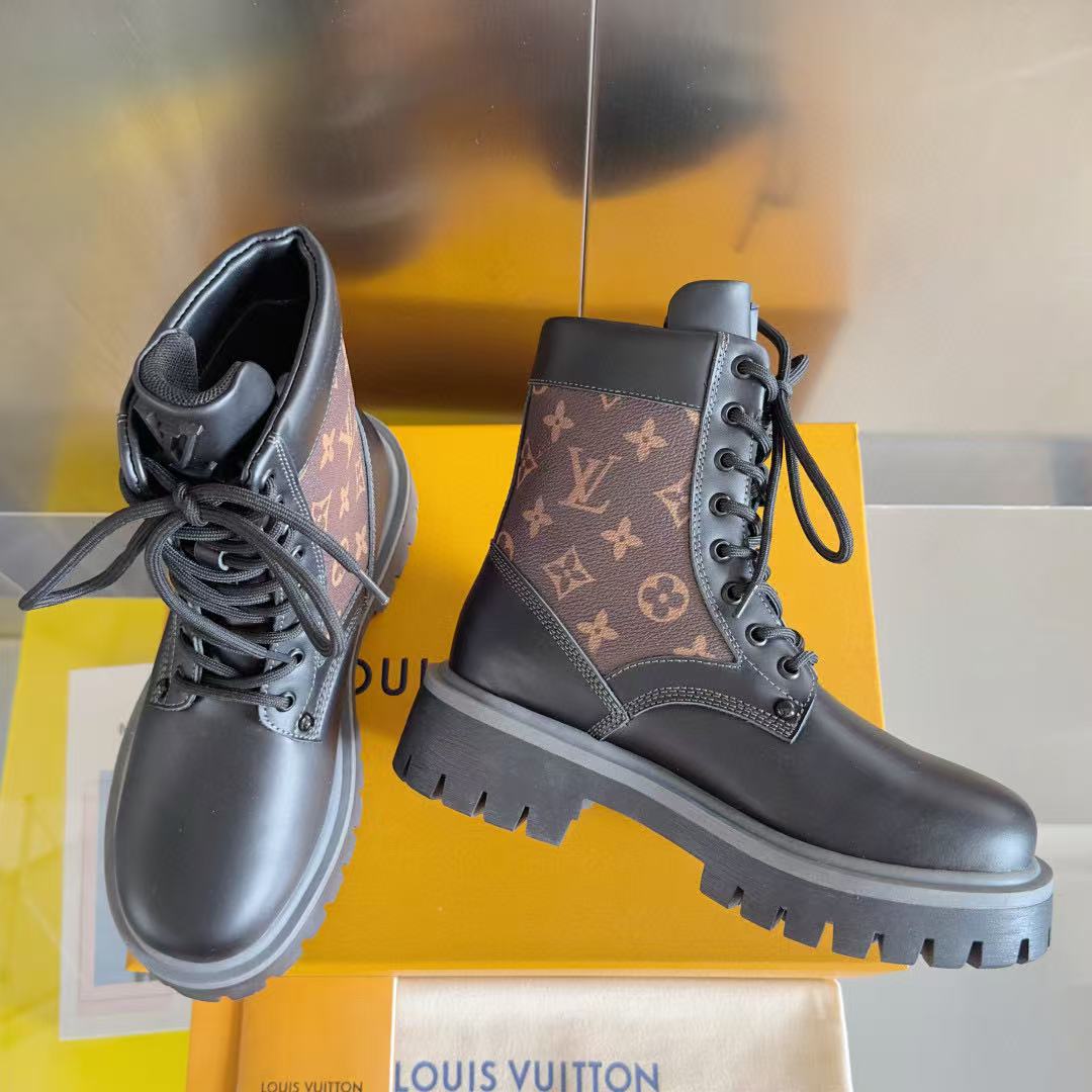 LVの高品質プリントレースアップマーティンブーツ【50％割引+送料無料】