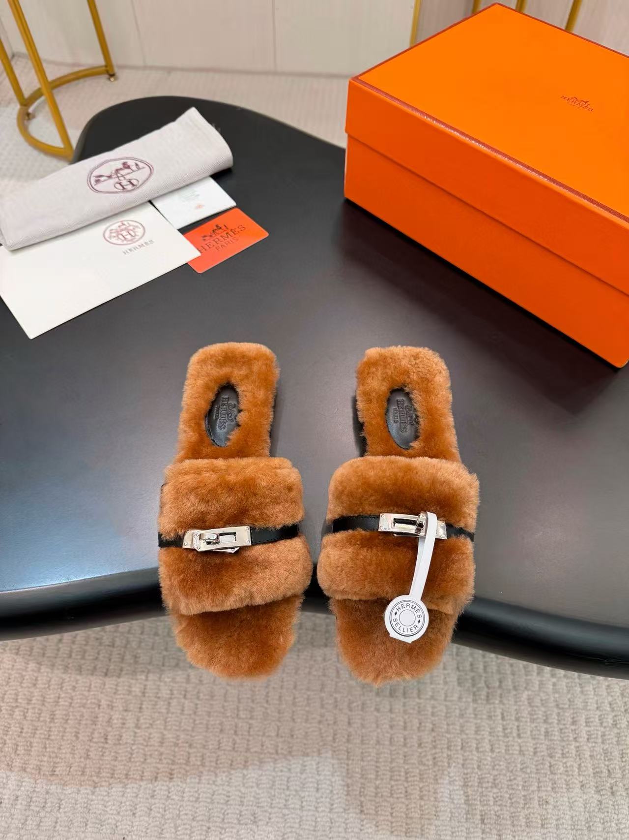 HERME5 高品質kellyシープスキンフラットシューズ【50％割引+送料無料】