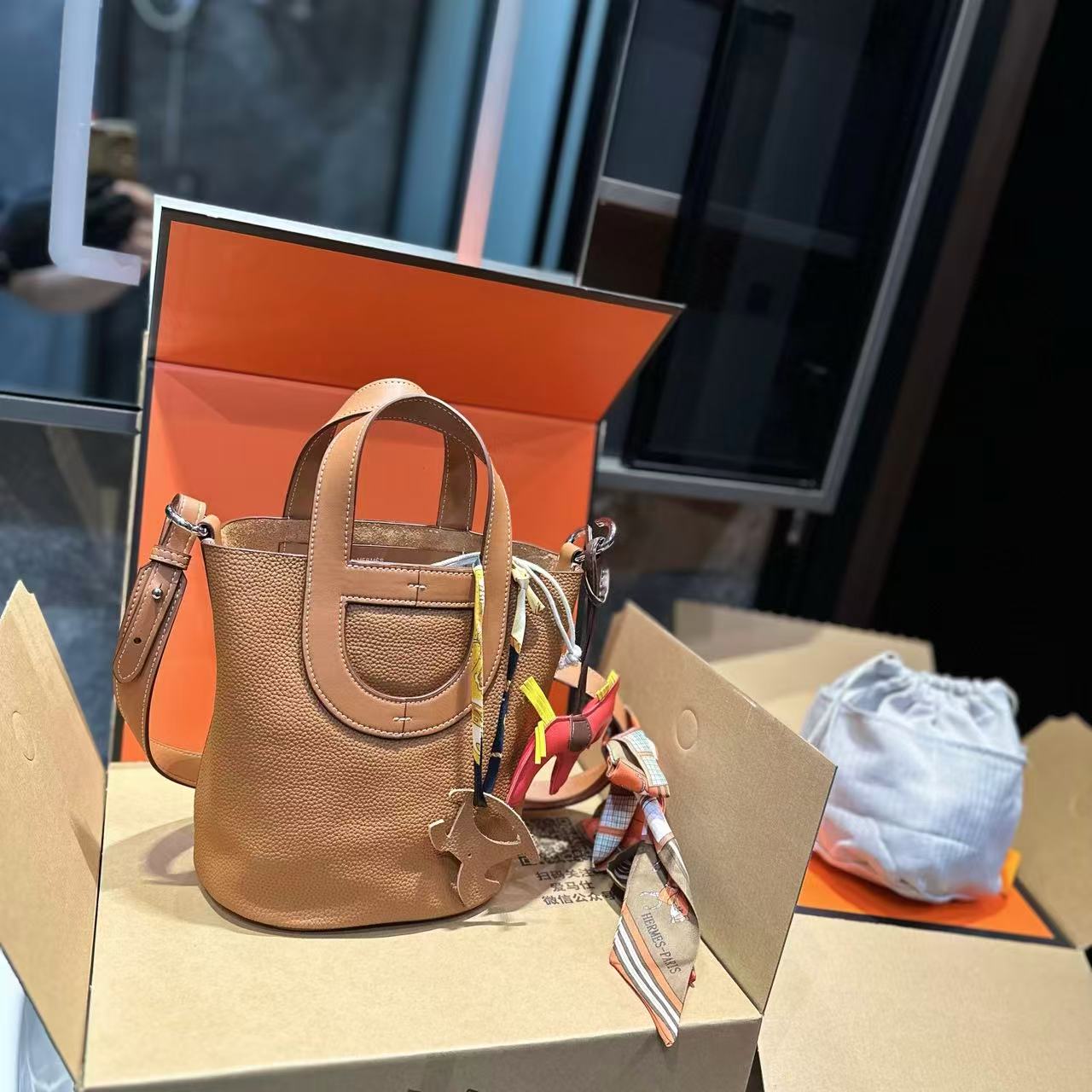 HERME5 ゴールドバックル ピッグノーズ ハンドバッグ【50％割引+送料無料】