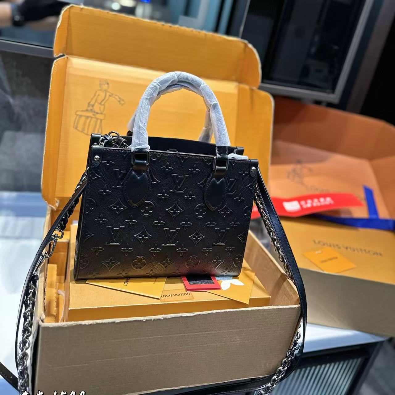 LVチェーンプリントハンドバッグ【50％割引+送料無料】