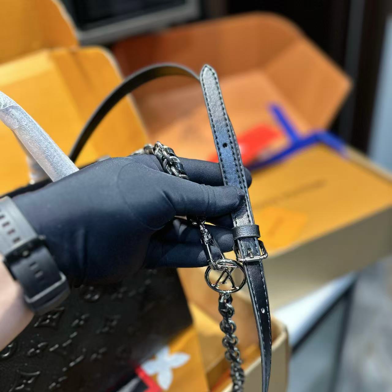 LVチェーンプリントハンドバッグ【50％割引+送料無料】