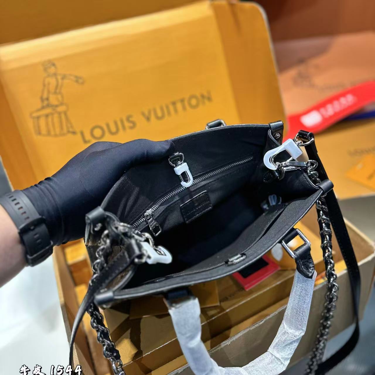 LVチェーンプリントハンドバッグ【50％割引+送料無料】