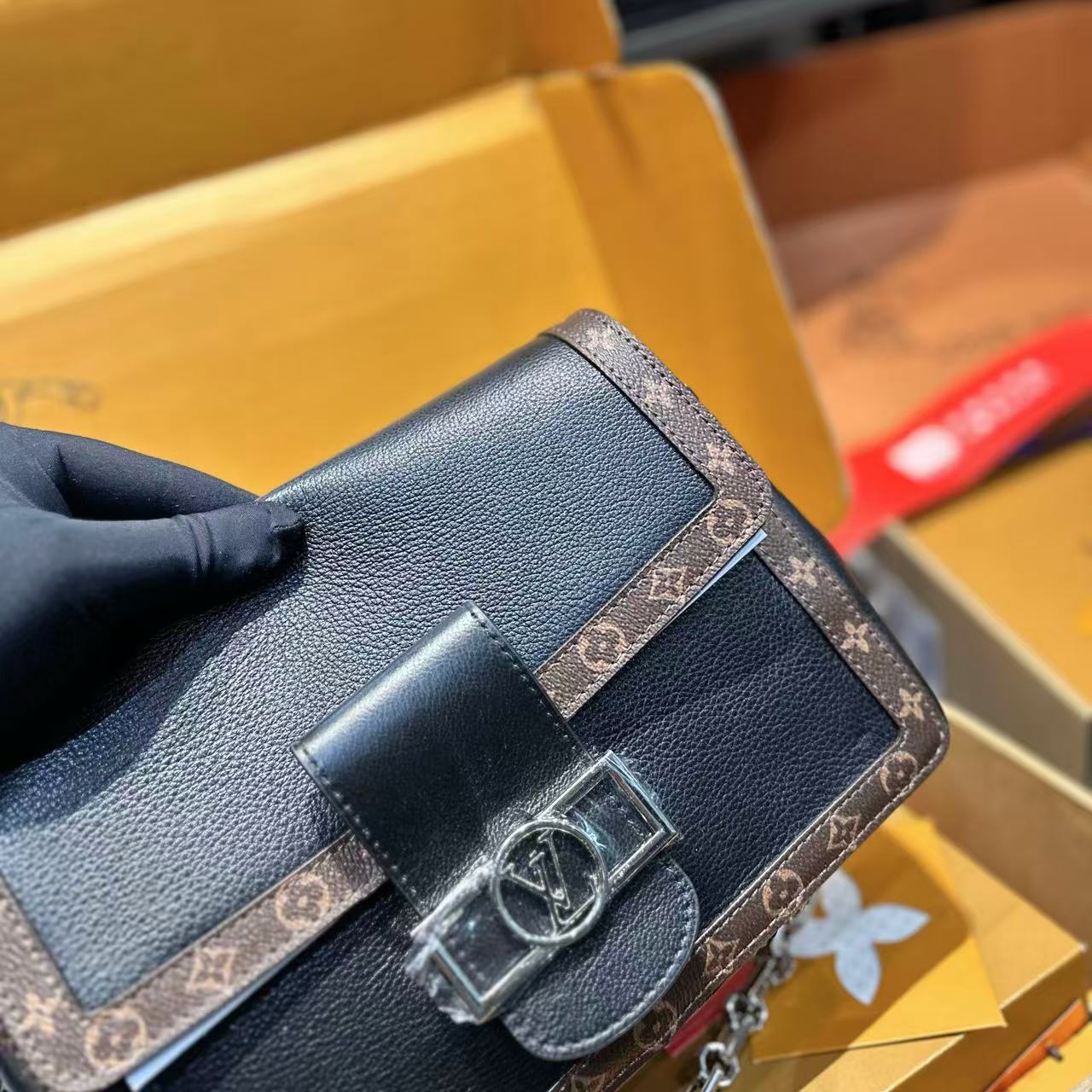 LVチェーンレザーショルダークロスボディバッグ【50％割引+送料無料】