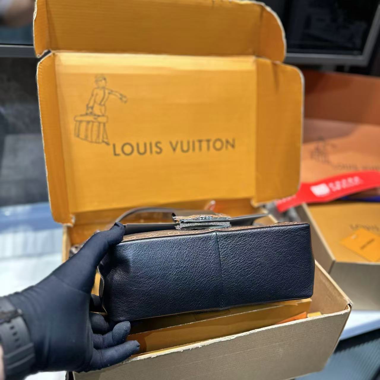 LVチェーンレザーショルダークロスボディバッグ【50％割引+送料無料】