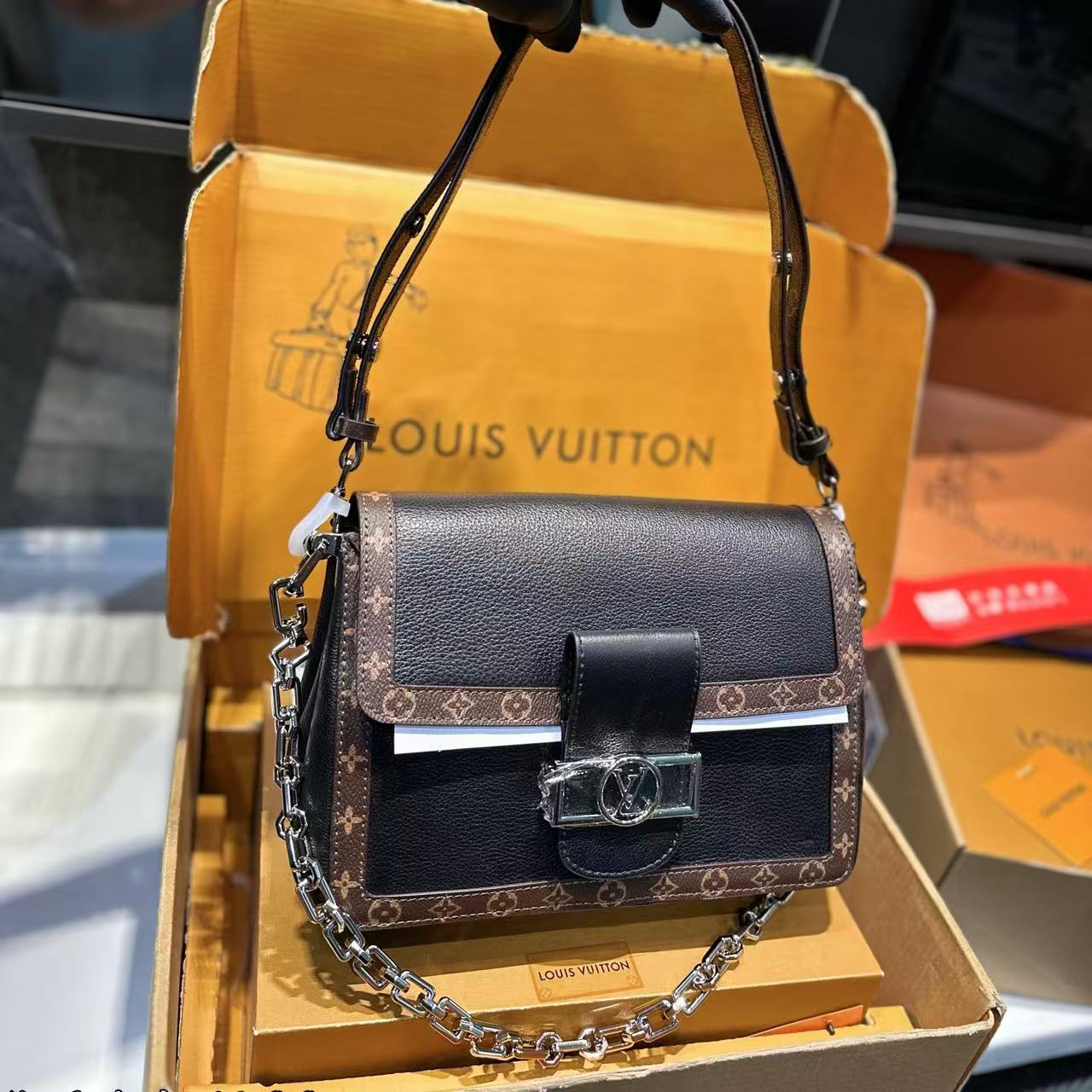 LVチェーンレザーショルダークロスボディバッグ【50％割引+送料無料】