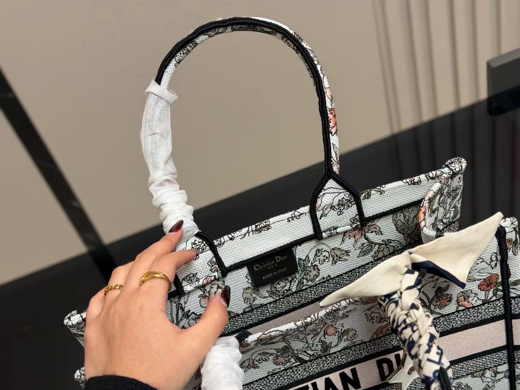 DI0Rプリントハンドバッグ【50％割引+送料無料】