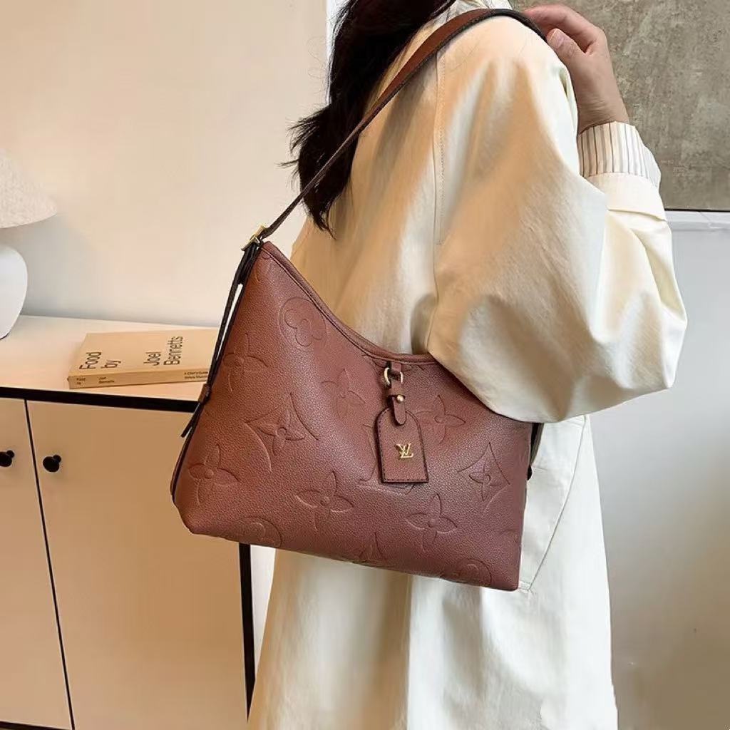 LVプリントのアンダーアームバッグ【50％割引+送料無料】