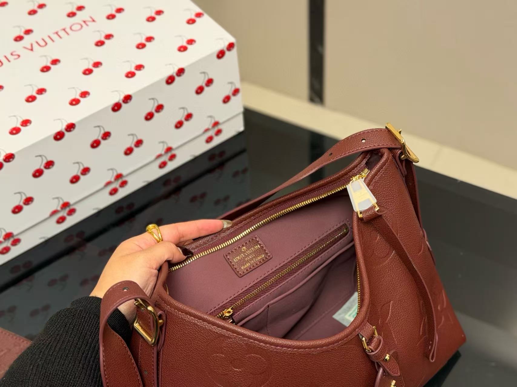 LVプリントのアンダーアームバッグ【50％割引+送料無料】