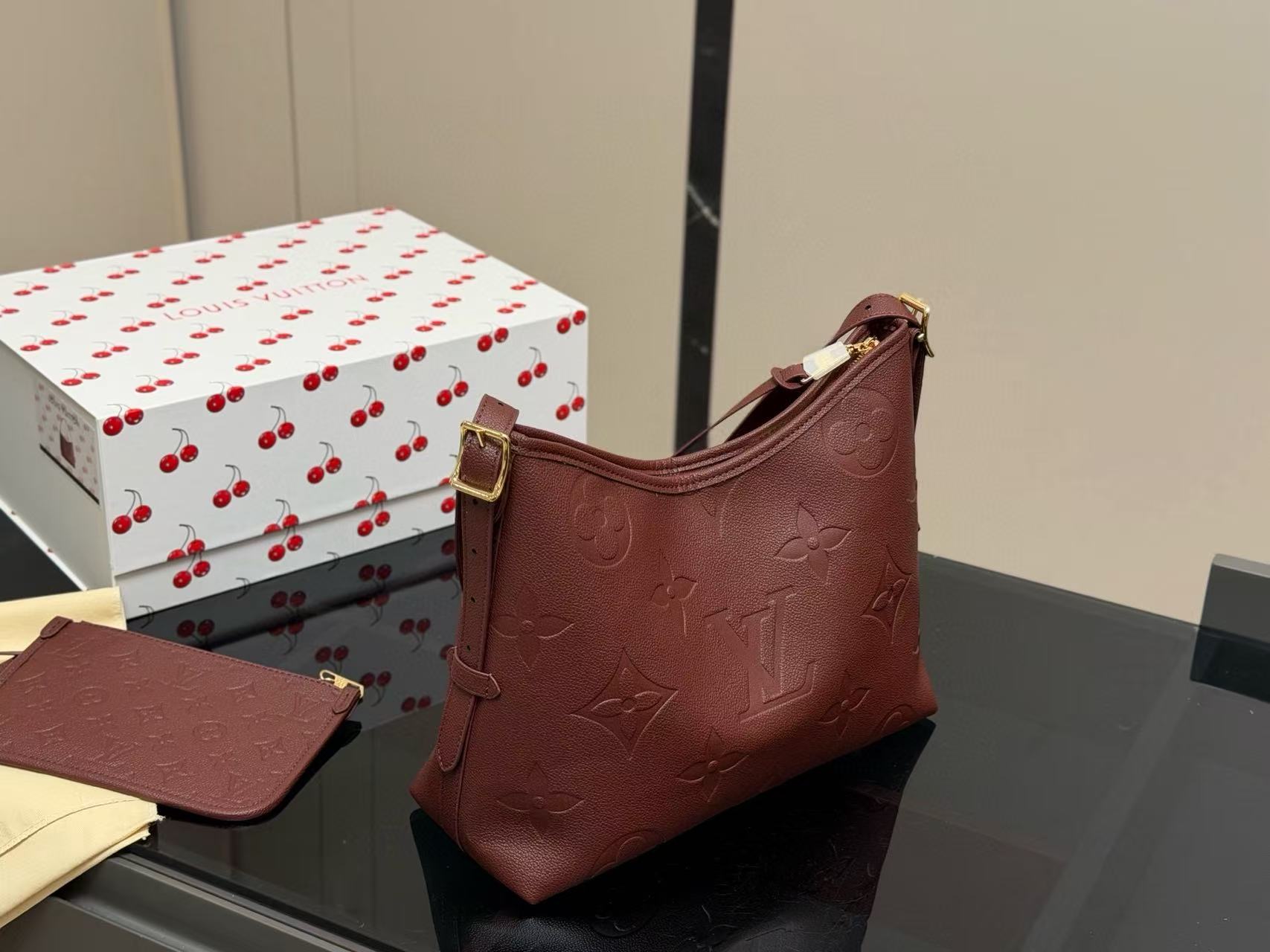 LVプリントのアンダーアームバッグ【50％割引+送料無料】