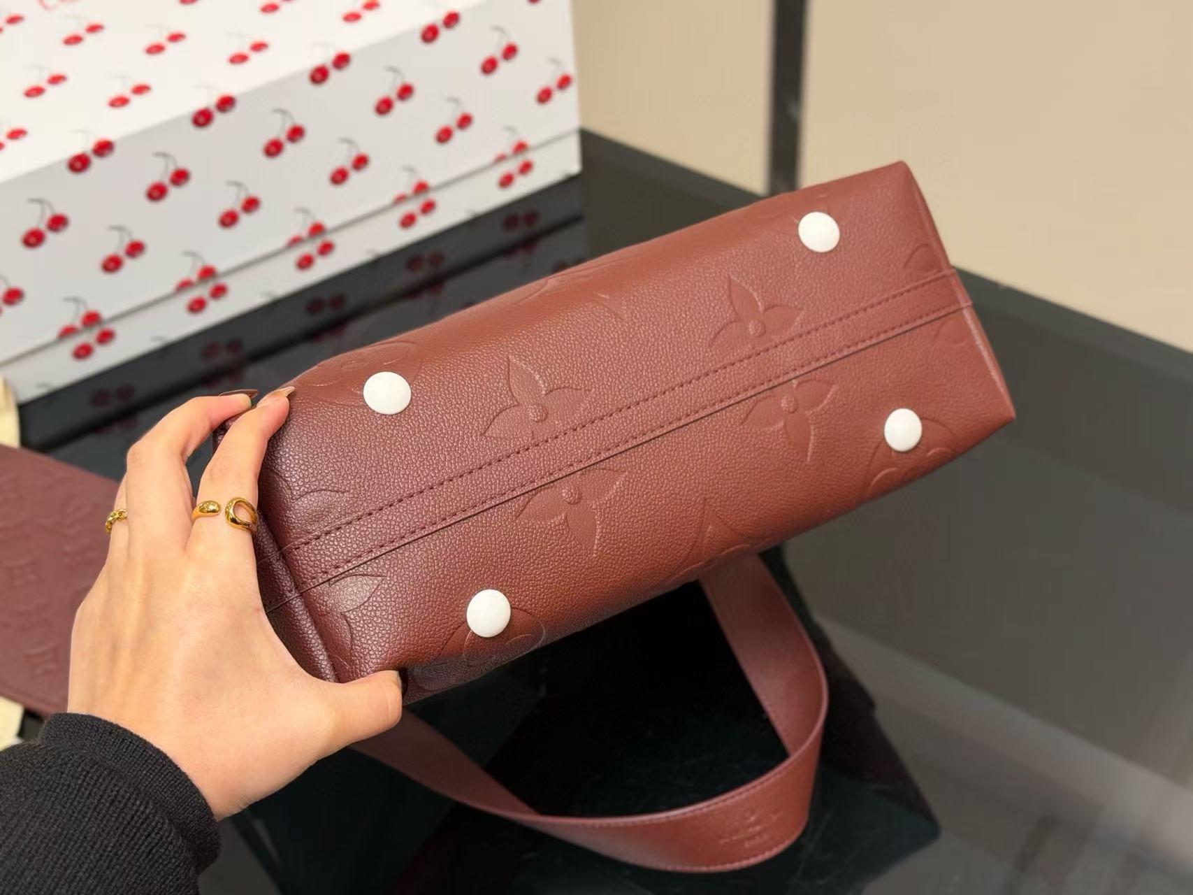 LVプリントのアンダーアームバッグ【50％割引+送料無料】