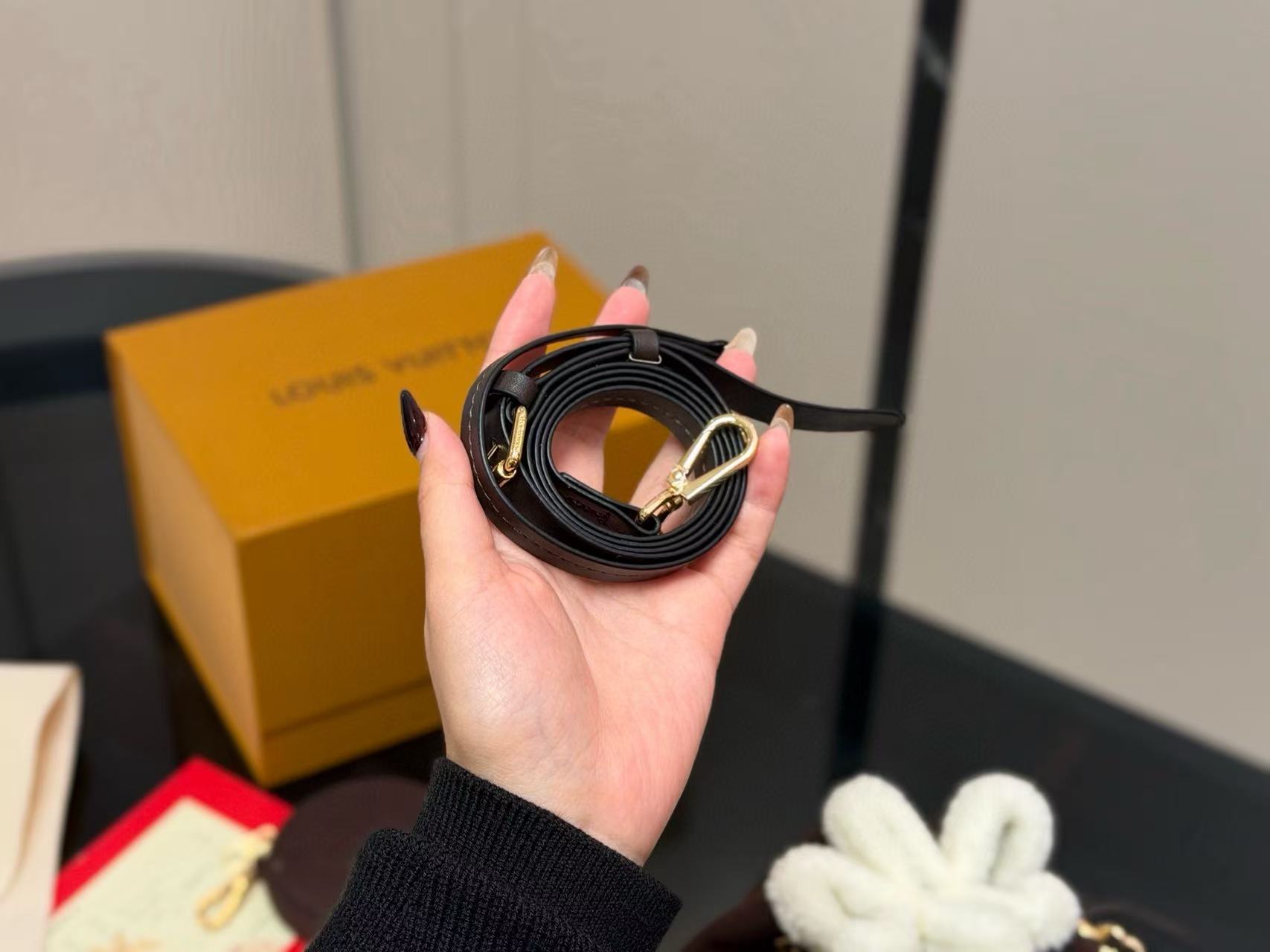 LVスエードチェーンバケットバッグ【50％割引+送料無料】