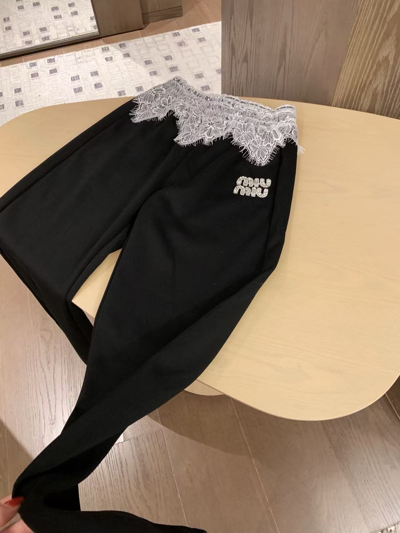 M1UM1U レーストップス+パンツ ツーピースセット【50％割引+送料無料】