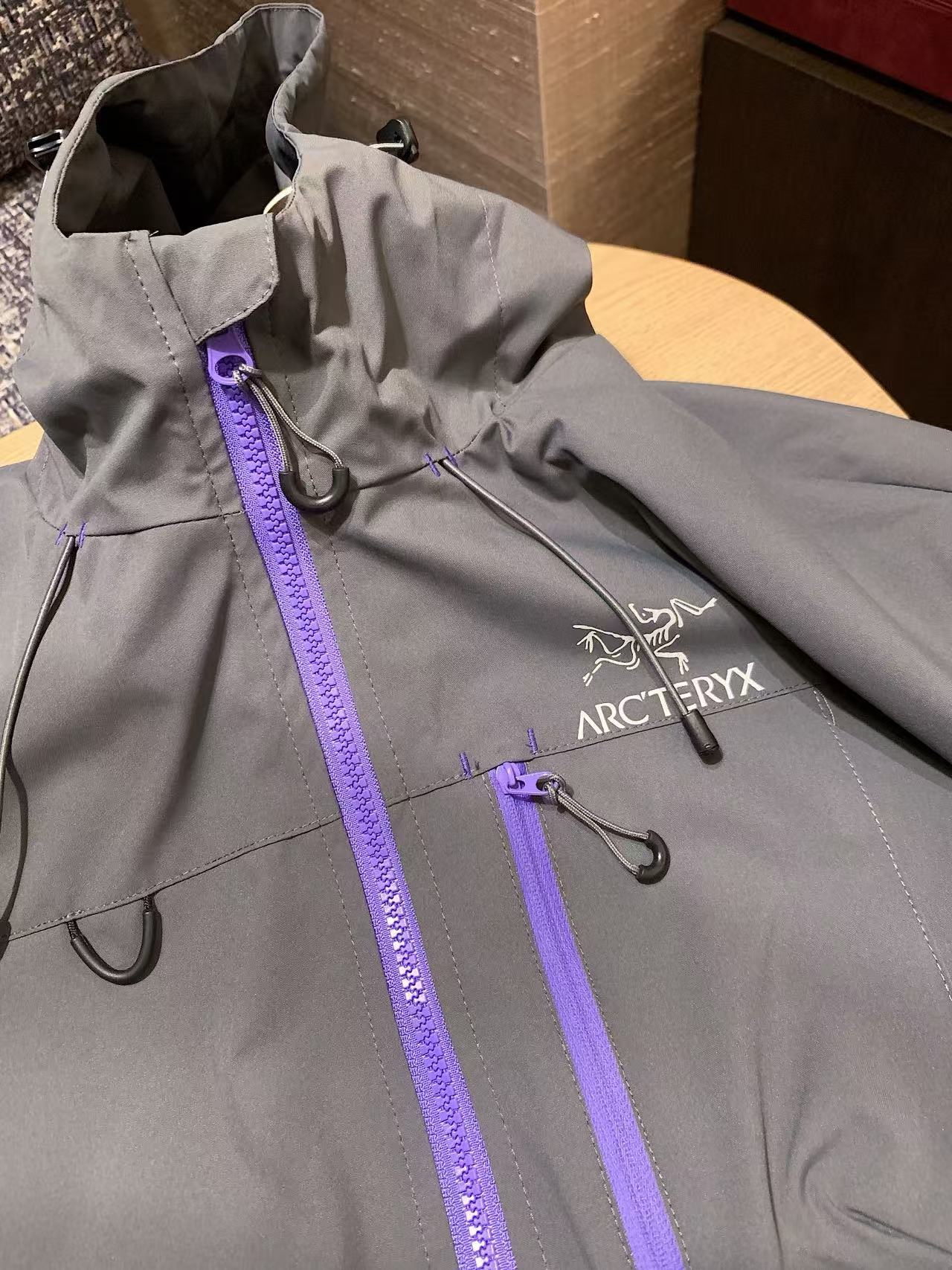 ARCTERYX カラーブロック ジップアップ フード付きジャケット【50％割引+送料無料】