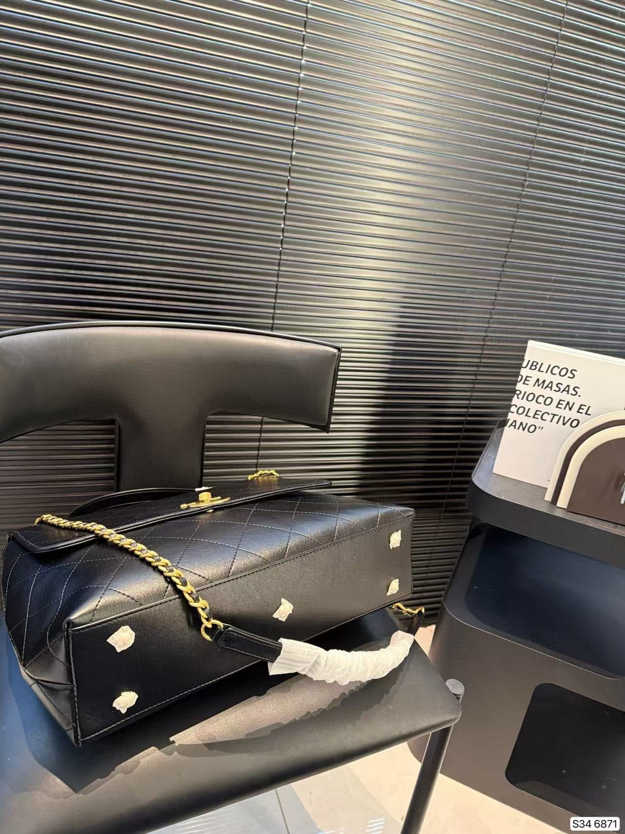 CHANE1 ゴールドバックル トートフラップバッグ【50％割引+送料無料】