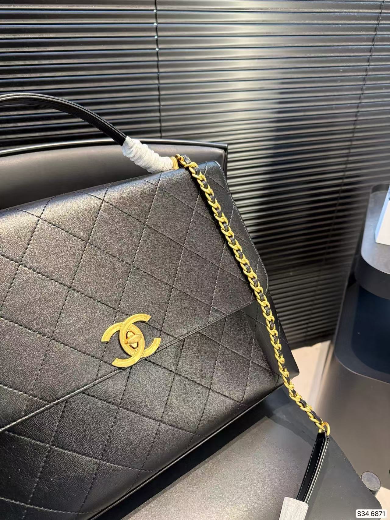 CHANE1 ゴールドバックル トートフラップバッグ【50％割引+送料無料】