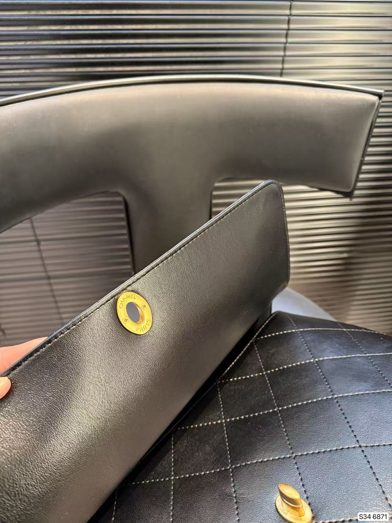 CHANE1 ゴールドバックル トートフラップバッグ【50％割引+送料無料】