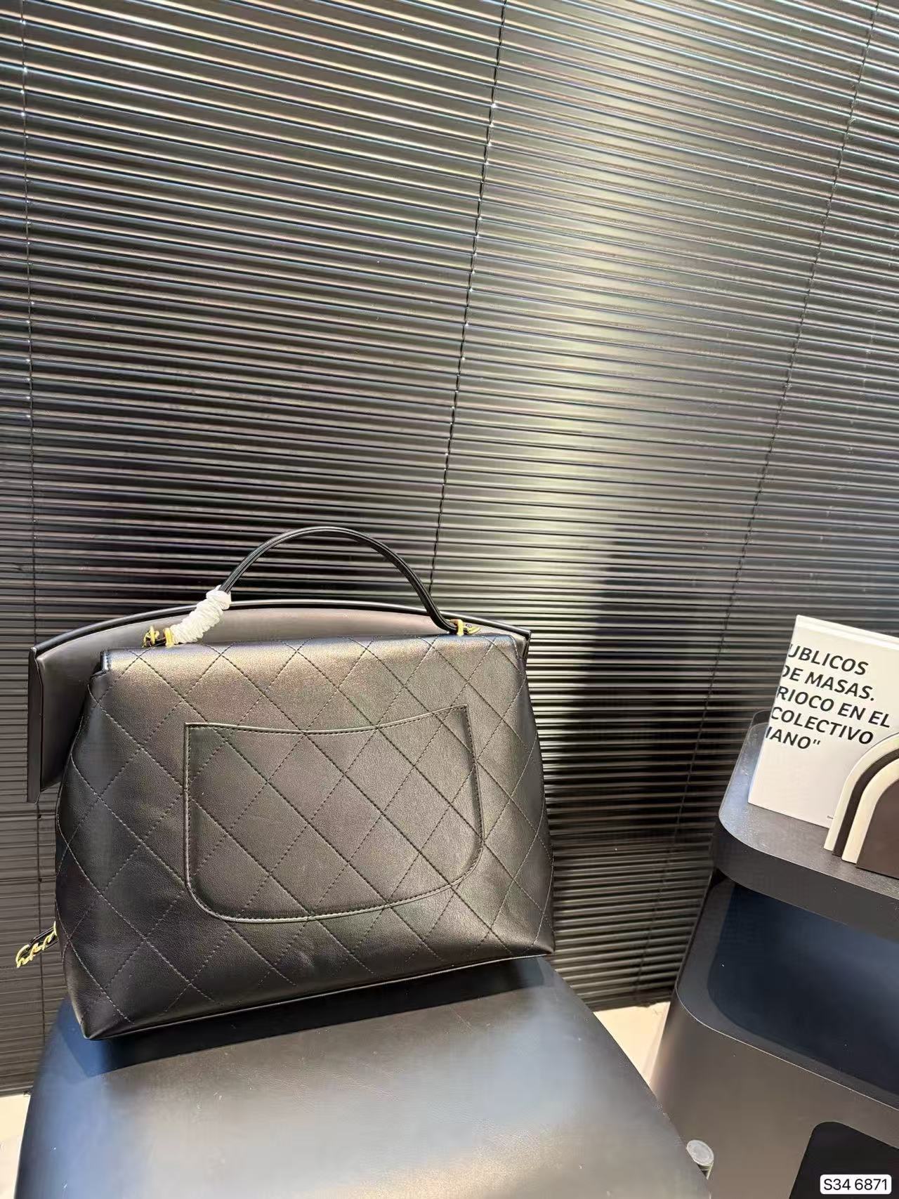 CHANE1 ゴールドバックル トートフラップバッグ【50％割引+送料無料】