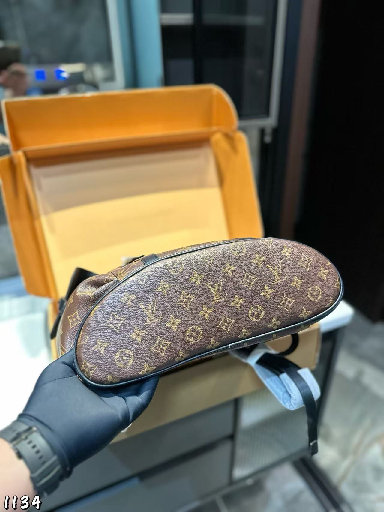 LV 大容量メンズバックパック【50％割引+送料無料】