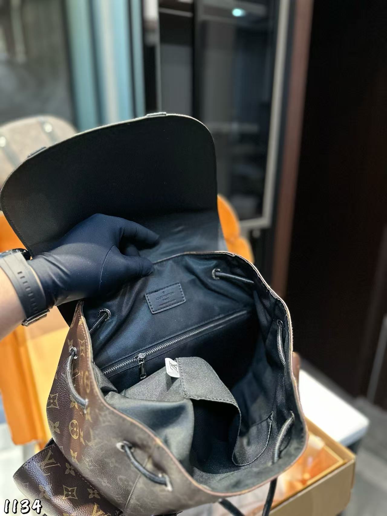 LV 大容量メンズバックパック【50％割引+送料無料】