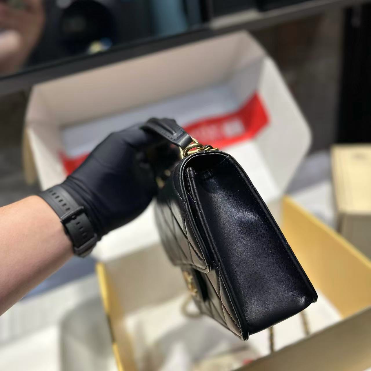 CHANE1 チェーンスクエアフラップバッグ【50％割引+送料無料】