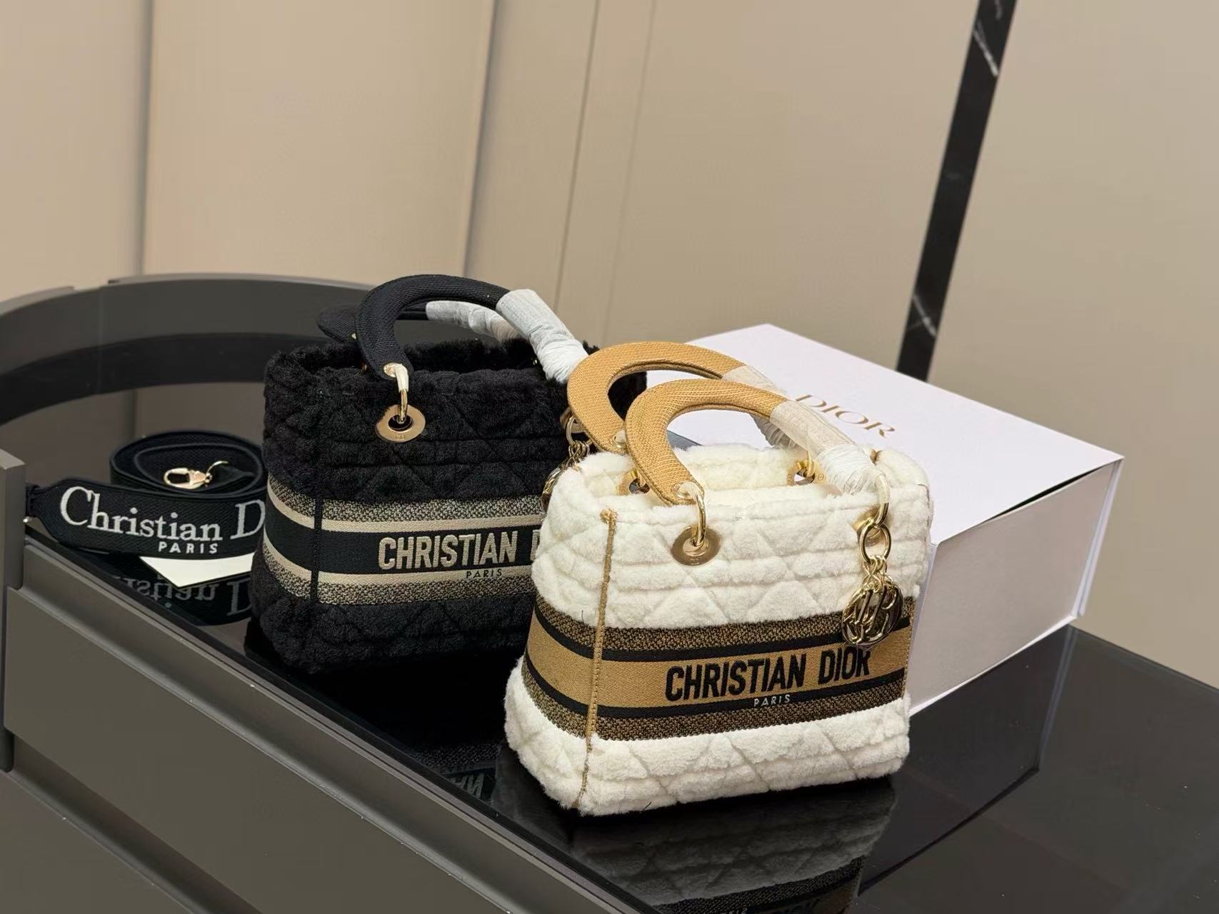 DI0Rの高品質刺繍ウールハンドバッグ【50％割引+送料無料】