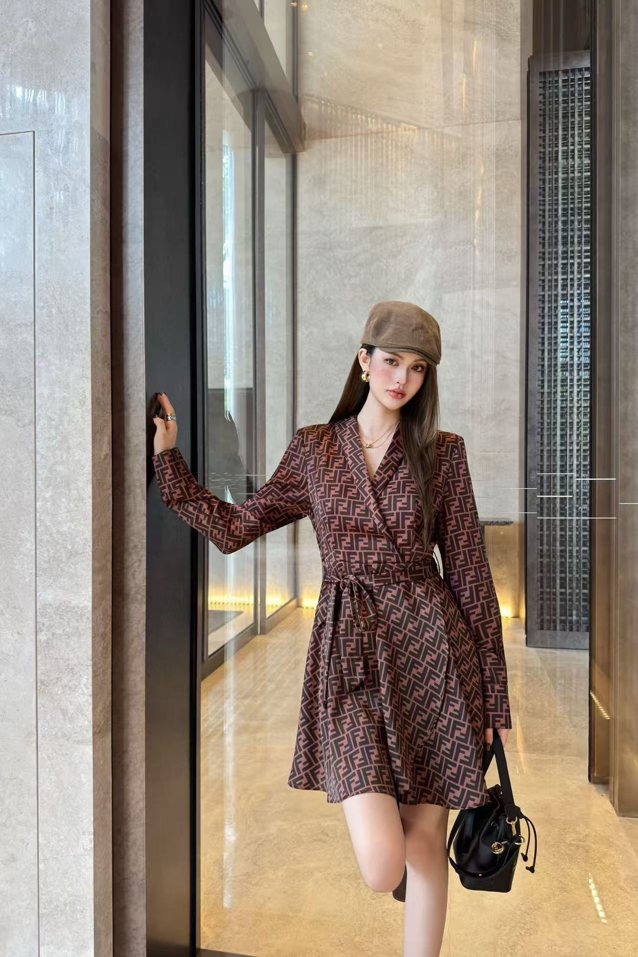 FEND1FFプリントレースアップロングスリーブドレス【50％割引+送料無料】