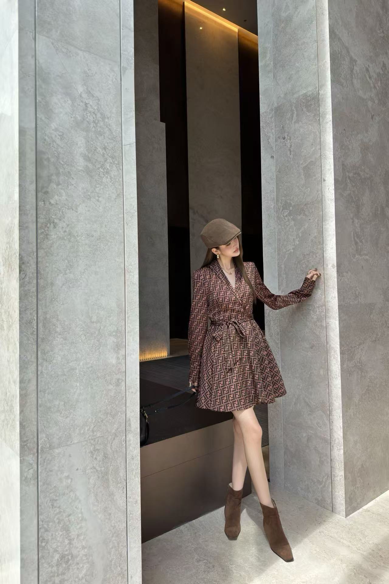 FEND1FFプリントレースアップロングスリーブドレス【50％割引+送料無料】