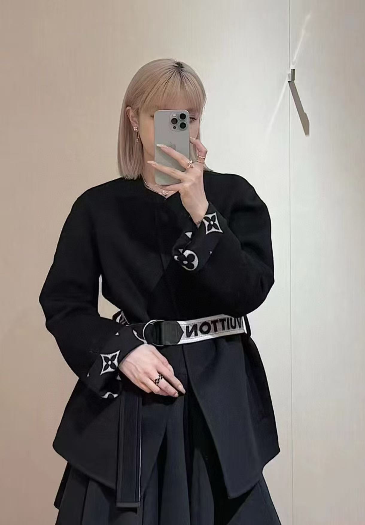 LVプリントのレースアップカシミアコート【50％割引+送料無料】