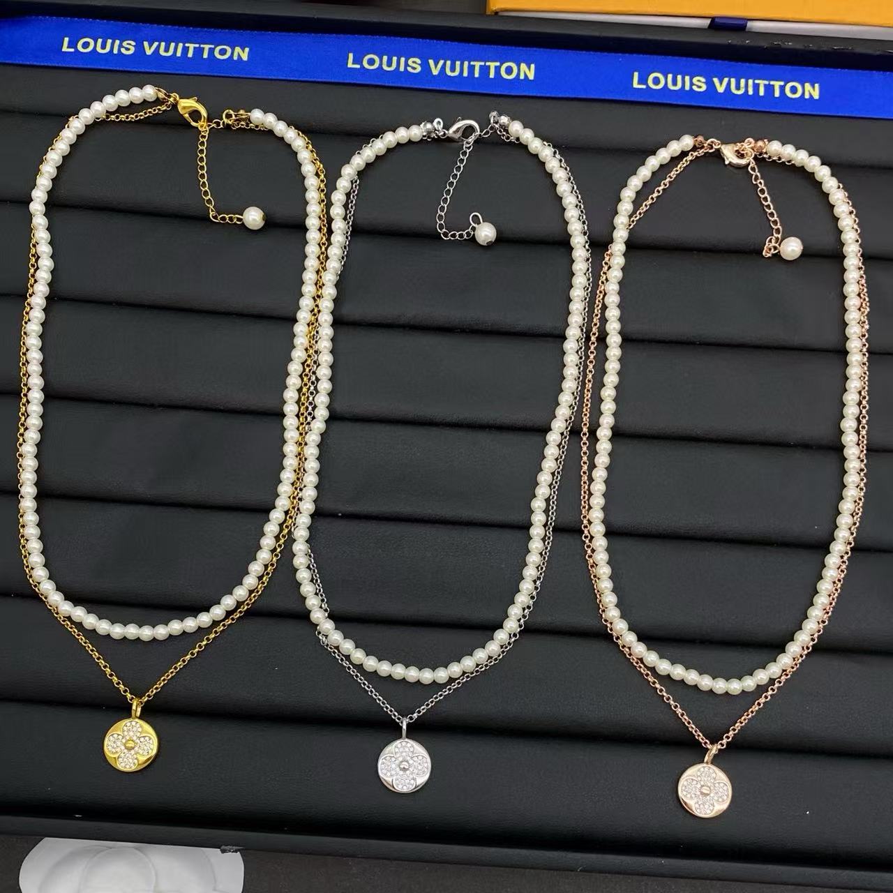 LV四つ葉のクローバー2層パールネックレス【50％割引+送料無料】