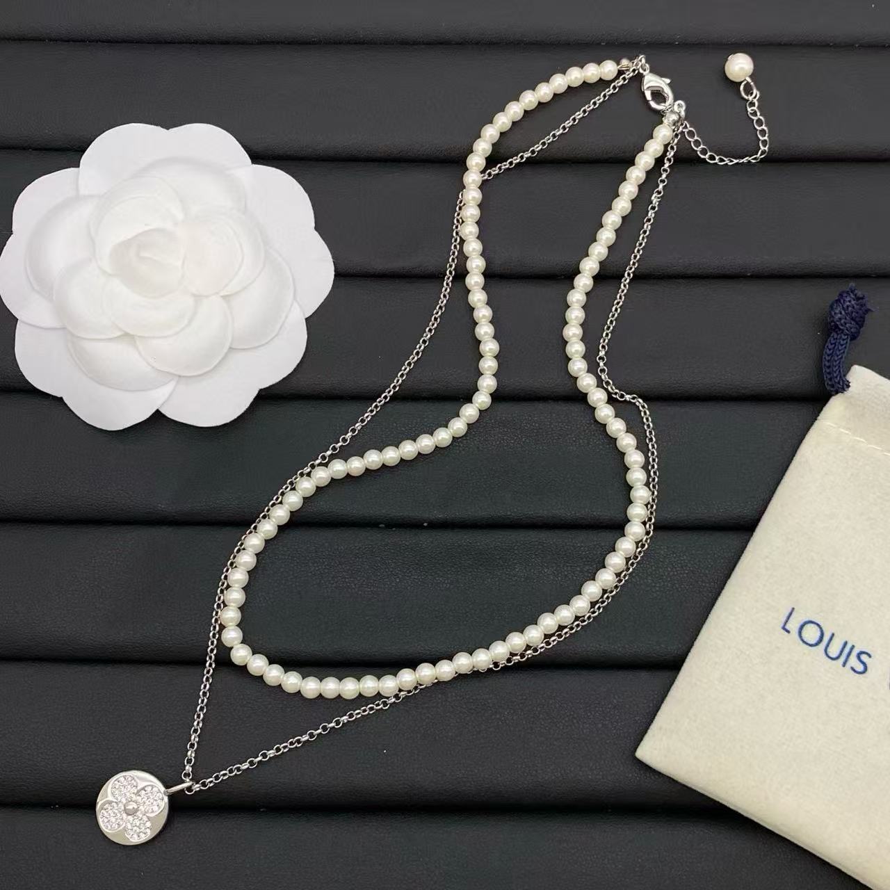 LV四つ葉のクローバー2層パールネックレス【50％割引+送料無料】