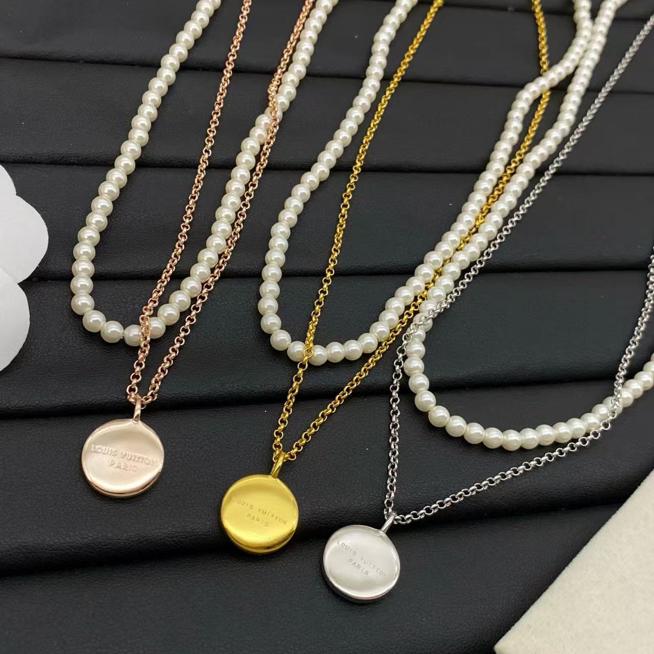 LV四つ葉のクローバー2層パールネックレス【50％割引+送料無料】