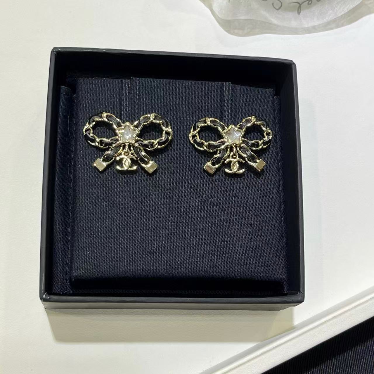 CHANE1 ボウ ダブルC イヤリング【50％割引+送料無料】