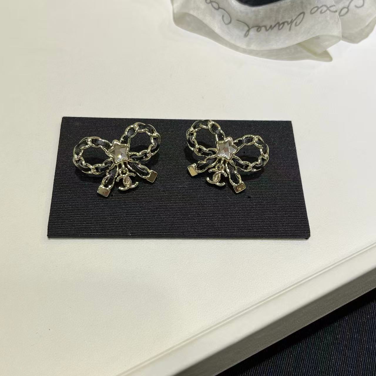 CHANE1 ボウ ダブルC イヤリング【50％割引+送料無料】