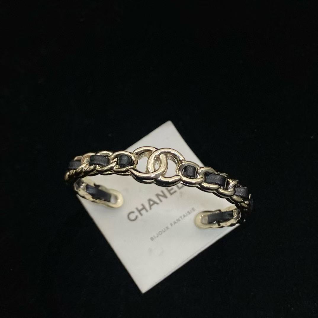 CHANE1 ダブルC レザーブレスレット【50％割引+送料無料】