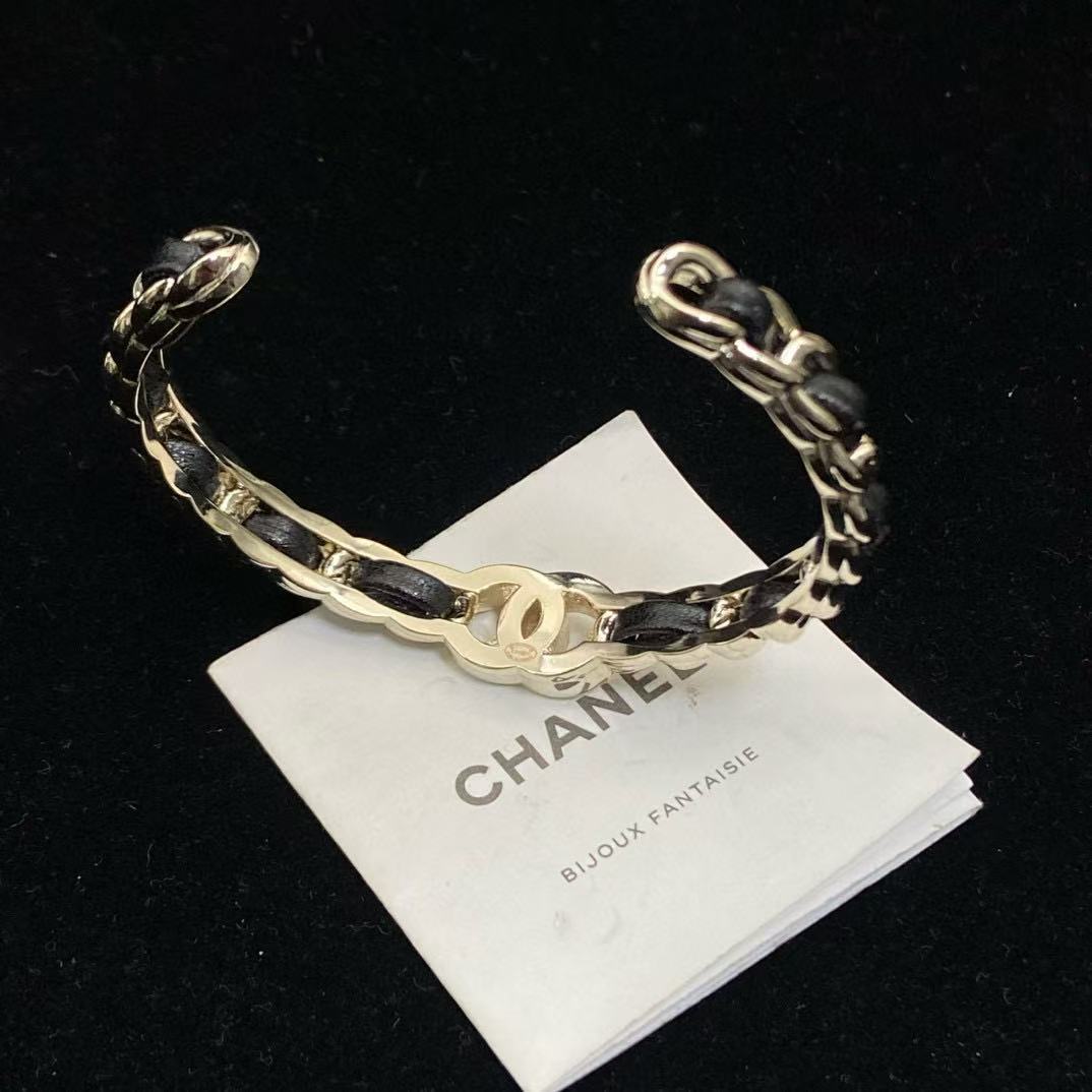 CHANE1 ダブルC レザーブレスレット【50％割引+送料無料】