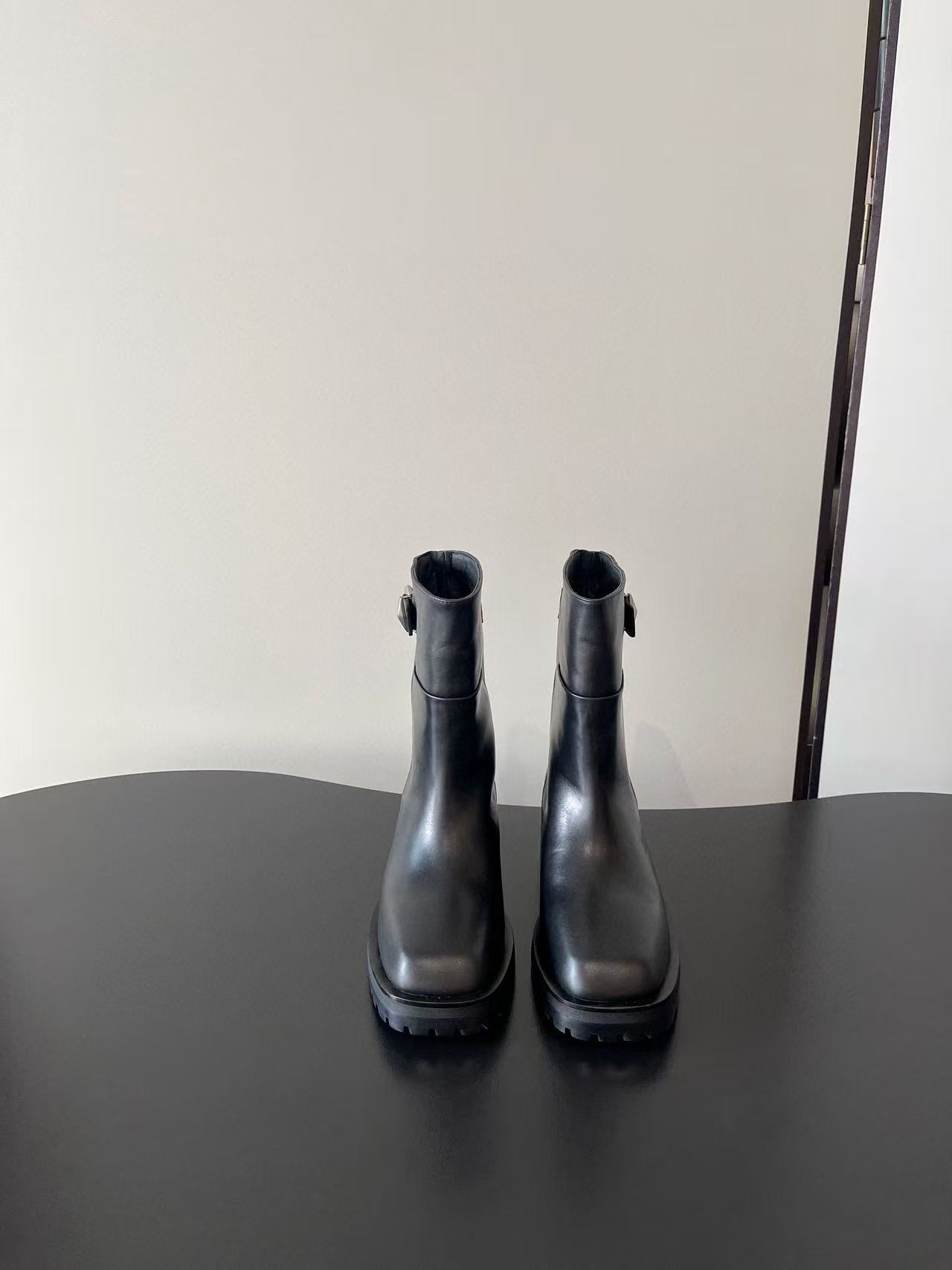 jimmycho0 高品質レザーのシンプルアンクルブーツ【50％割引+送料無料】