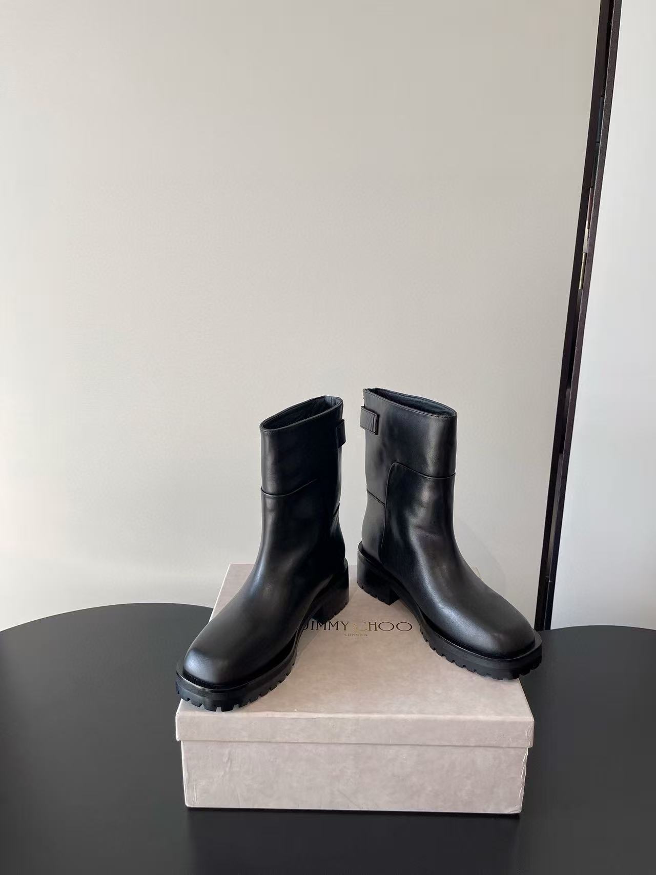 jimmycho0 高品質レザーのシンプルアンクルブーツ【50％割引+送料無料】