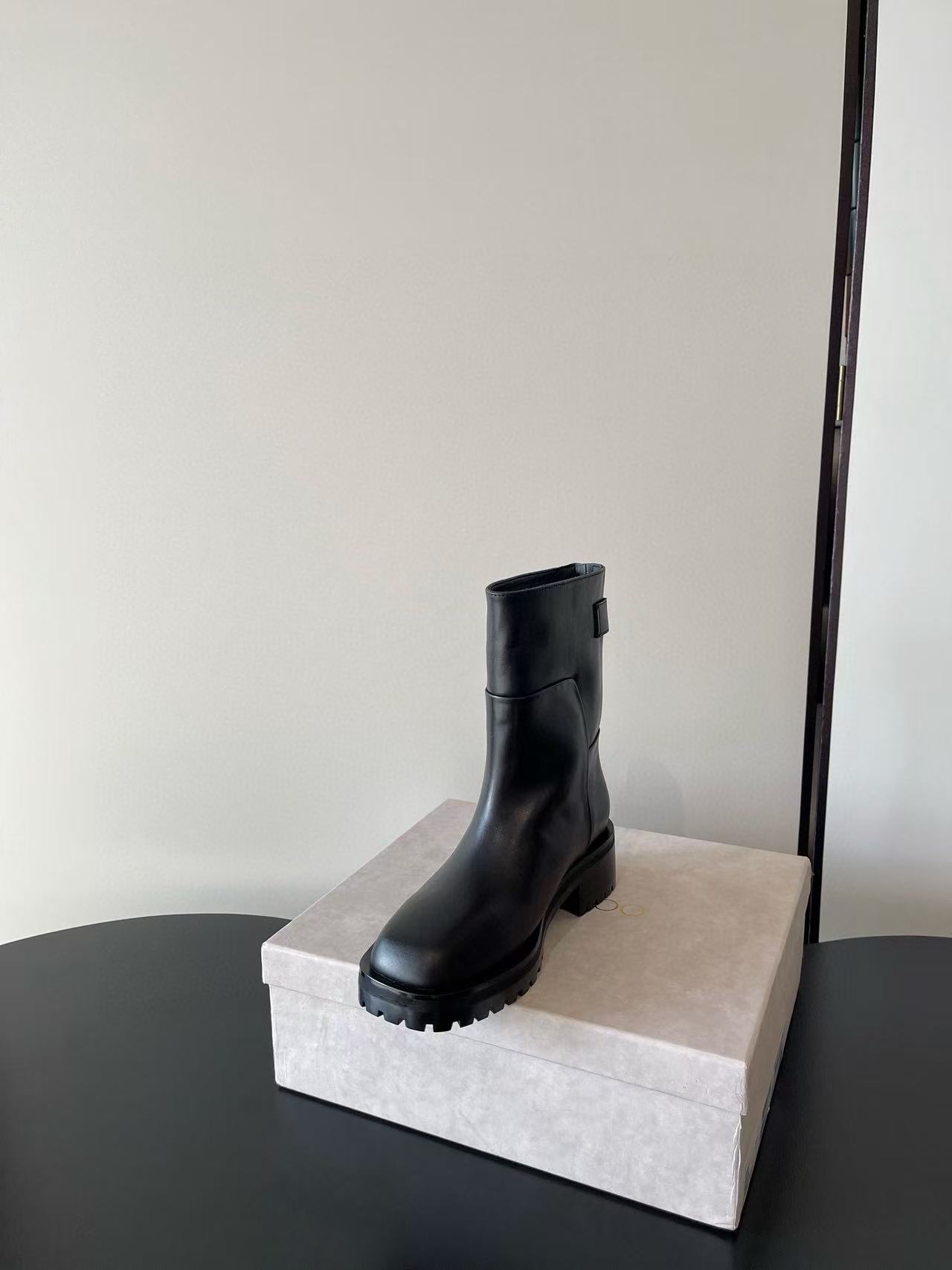 jimmycho0 高品質レザーのシンプルアンクルブーツ【50％割引+送料無料】