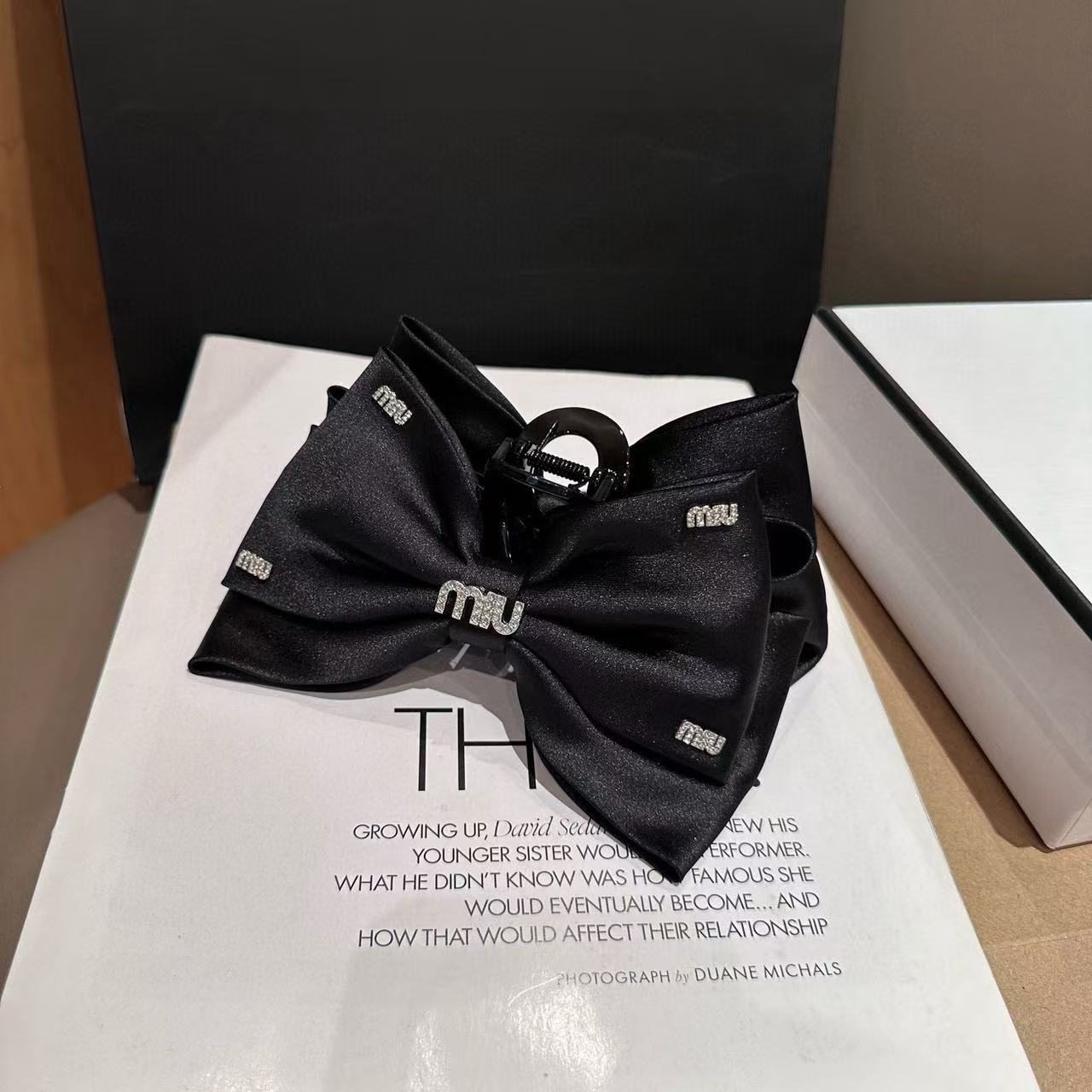 M1UM1U ちょう結びダイヤレターヘアピン【50％割引+送料無料】