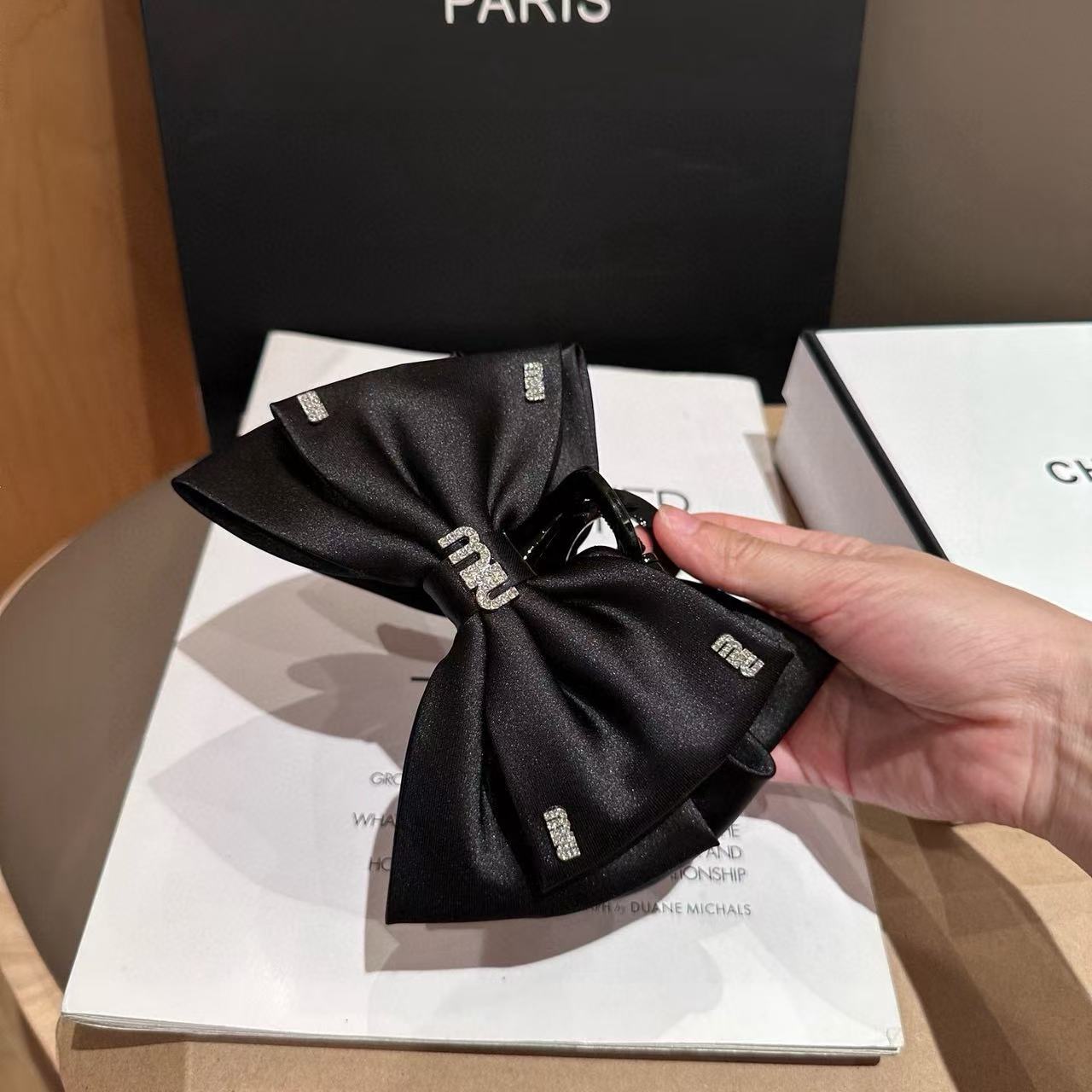 M1UM1U ちょう結びダイヤレターヘアピン【50％割引+送料無料】