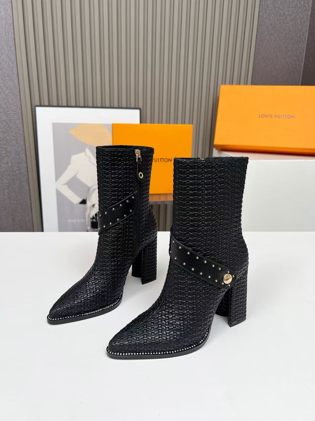 LVの高品質レザーのポインテッドハイヒールアンクルブーツ【50％割引+送料無料】