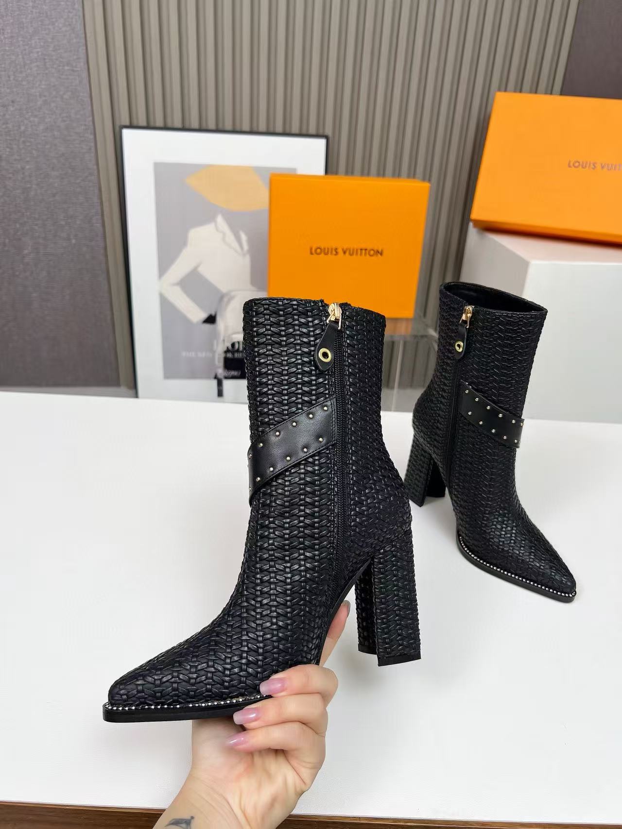 LVの高品質レザーのポインテッドハイヒールアンクルブーツ【50％割引+送料無料】