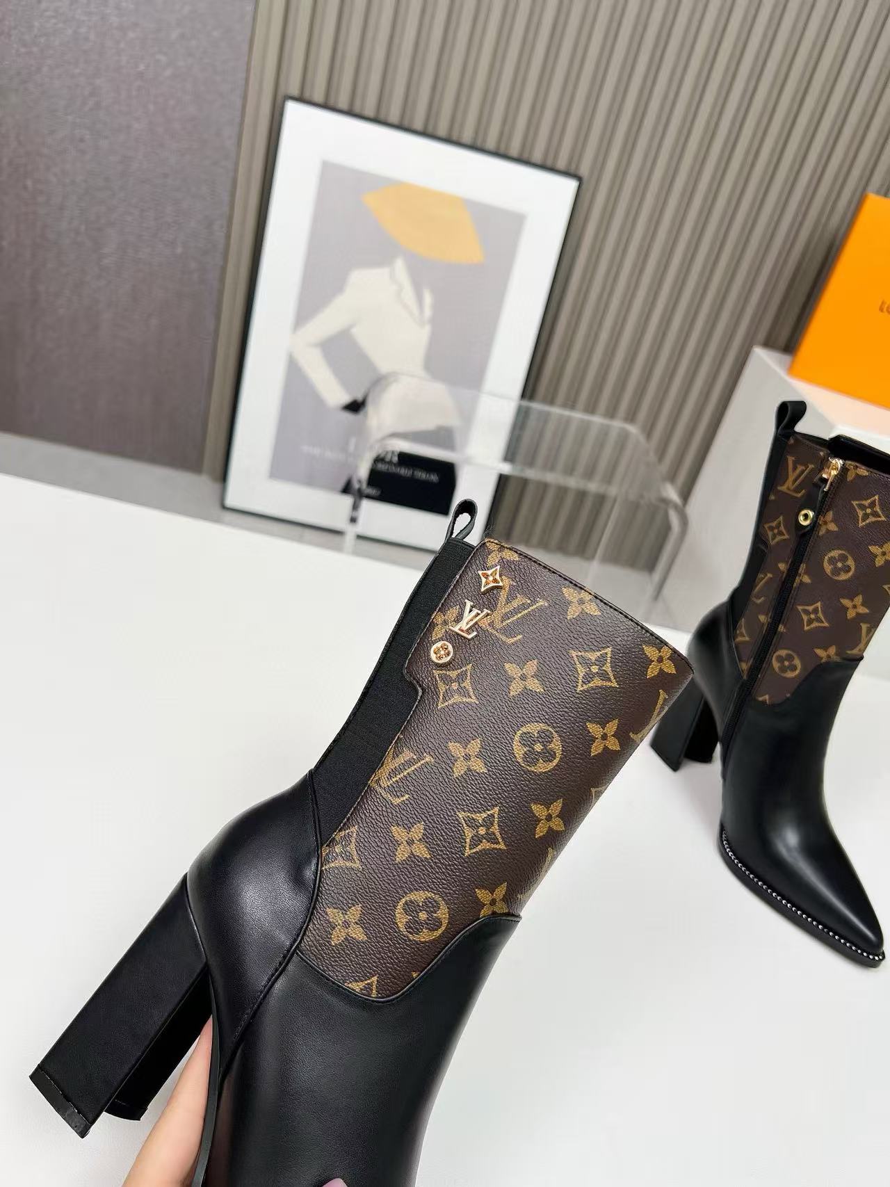 LVの高品質ポインテッドハイヒールアンクルブーツ【50％割引+送料無料】