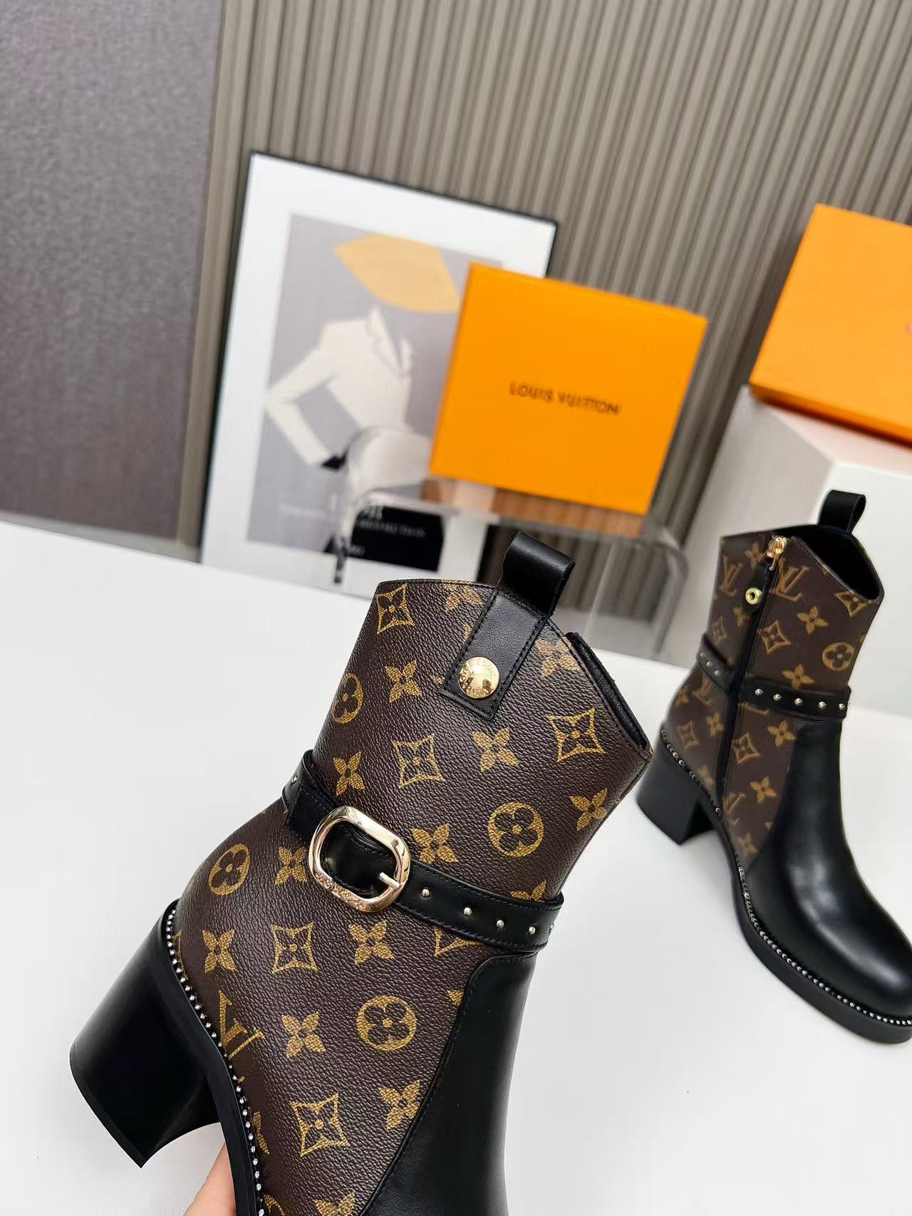 LVの高品質レザーアンクルブーツ【50％割引+送料無料】