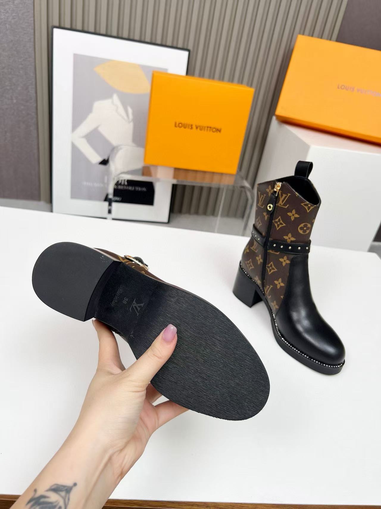 LVの高品質レザーアンクルブーツ【50％割引+送料無料】